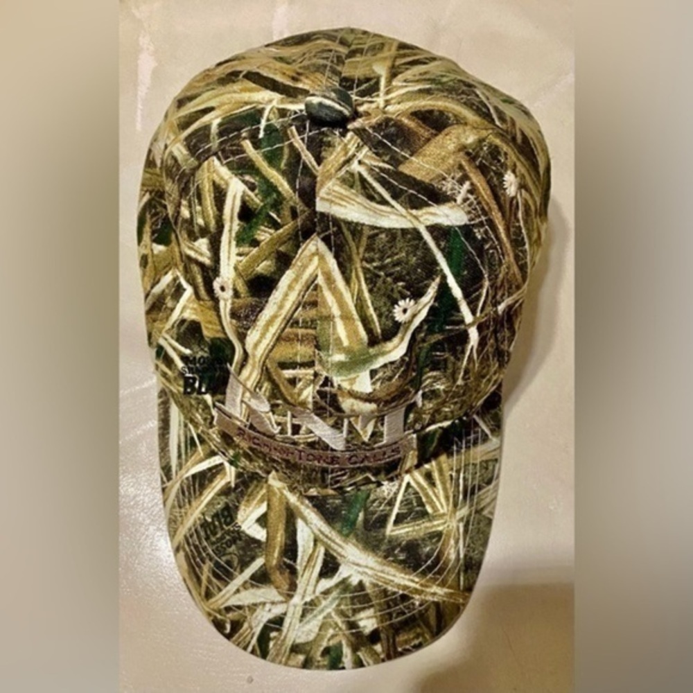 OUTDOOR CAMOUFLAGE LCAP WITH RICH-N-TONE CALLS EMBLEM